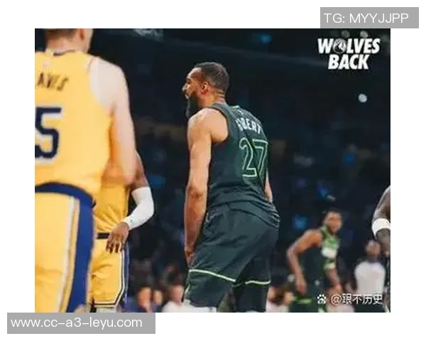 贝尔半场火力全开三分球精准命中助球队领先 贝尔半场火力全开三分球精准命中助球队领先