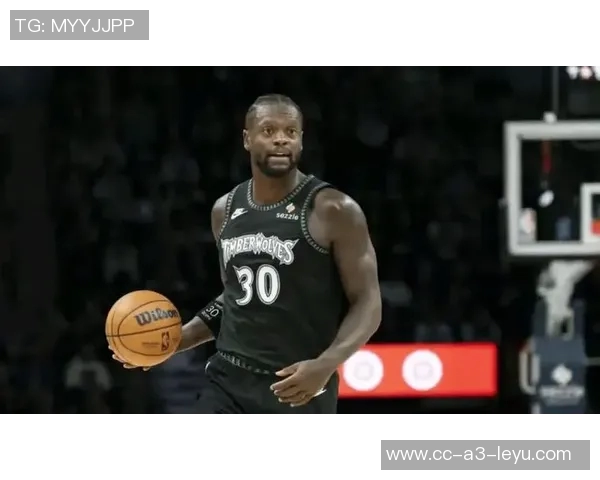 兰德尔全场狂砍32分10篮板6助攻带领球队大胜对手展现统治力